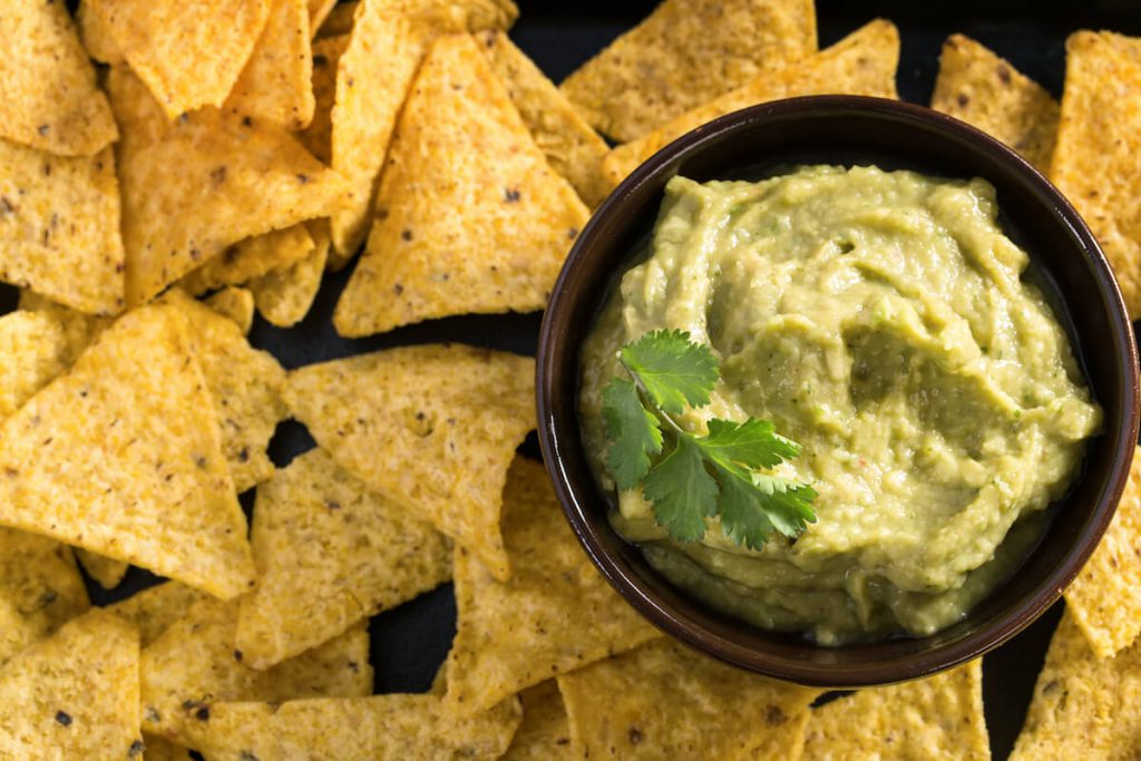 과카몰리 레시피: 아보카도로 멕시코 전통 소스 만들기