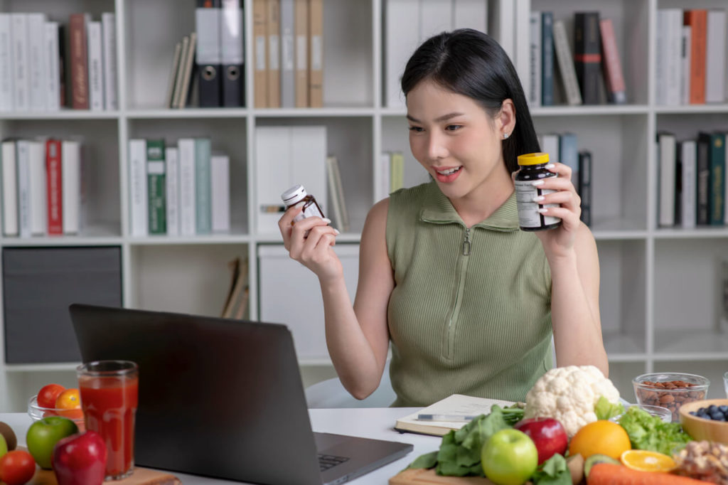 생존을 위해 꼭 먹어야할 비타민B군(B Vitamins), 비타민B 복합체의 작용과 효능 그리고 비타민 일반 상식 비타민